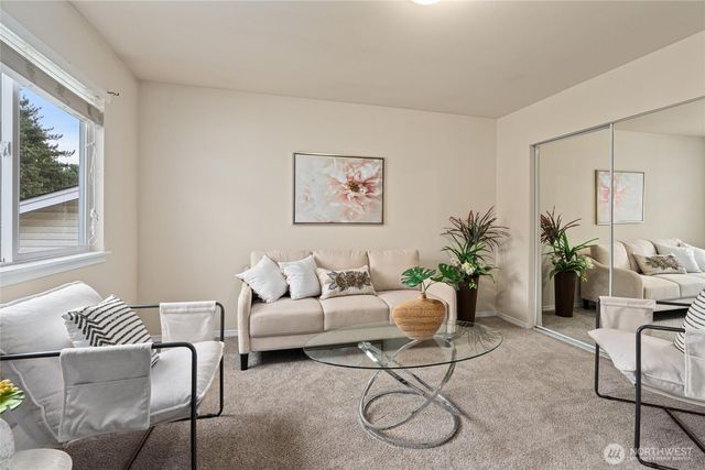 5036 NE 4th PL, Renton, WA 98059