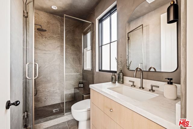 11621 Hesby Street, Valley Village, CA 91601