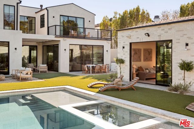 11621 Hesby Street, Valley Village, CA 91601