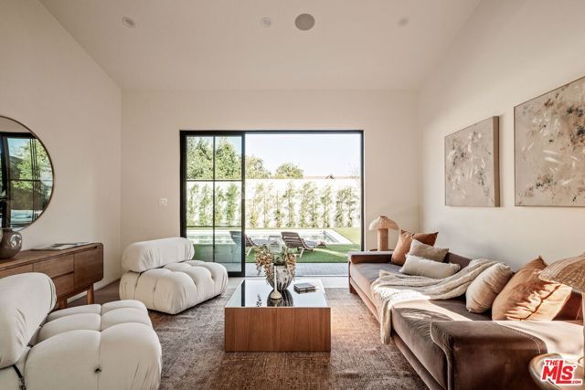 11621 Hesby Street, Valley Village, CA 91601