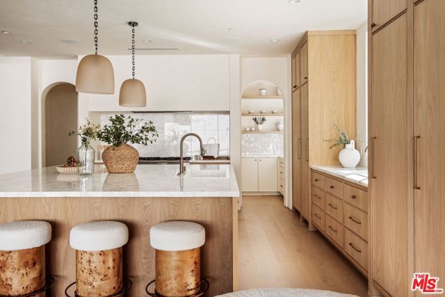 11621 Hesby Street, Valley Village, CA 91601
