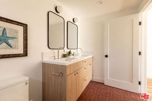 10516 Cimarron Street, Los Angeles, CA 90047