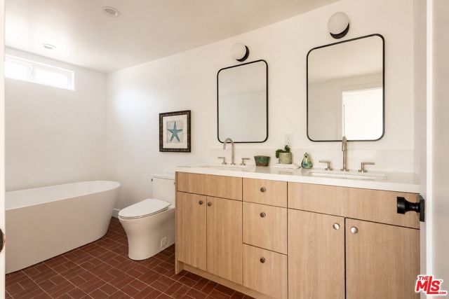 10516 Cimarron Street, Los Angeles, CA 90047