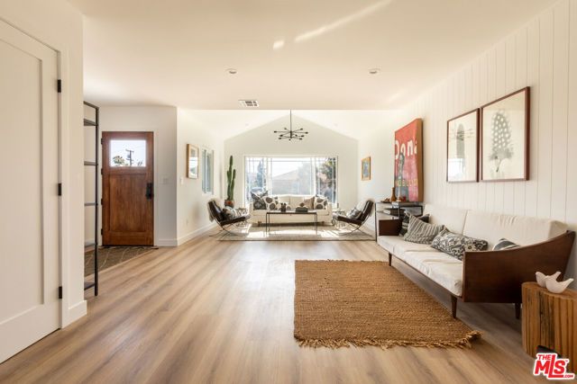 10516 Cimarron Street, Los Angeles, CA 90047