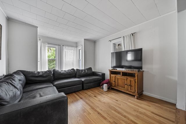 91 Oakwood Avenue, Lynn, MA 01902