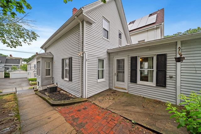 91 Oakwood Avenue, Lynn, MA 01902