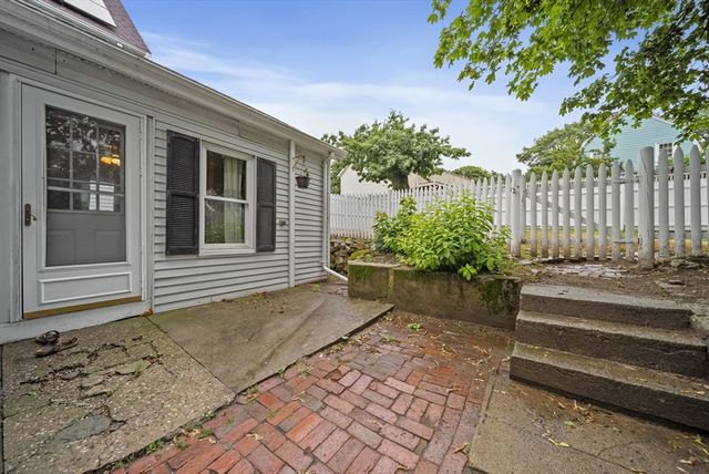 91 Oakwood Avenue, Lynn, MA 01902
