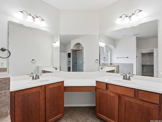 5542 Cross Pond, San Antonio, TX 78249
