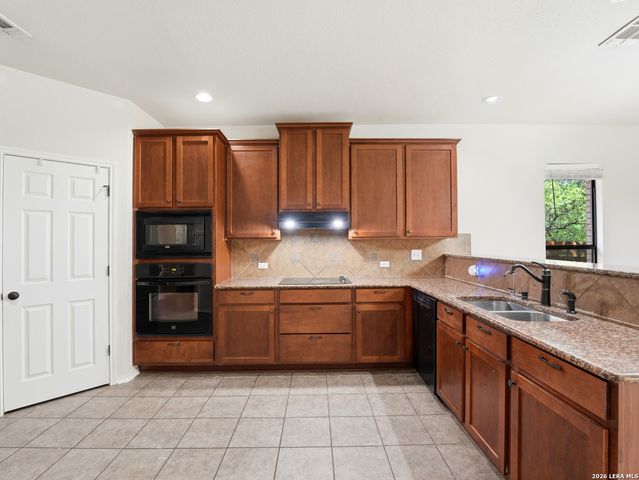 5542 Cross Pond, San Antonio, TX 78249