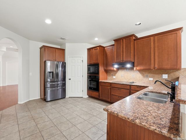 5542 Cross Pond, San Antonio, TX 78249