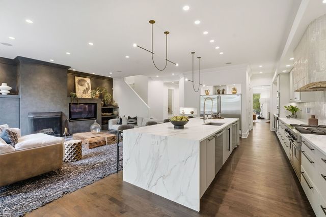 1838 N WOLCOTT Avenue, Chicago, IL 60622