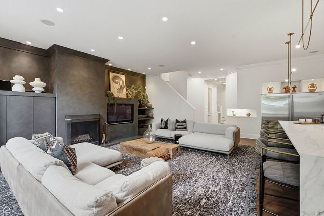 1838 N WOLCOTT Avenue, Chicago, IL 60622