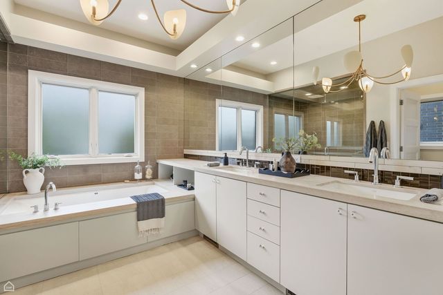 1838 N WOLCOTT Avenue, Chicago, IL 60622