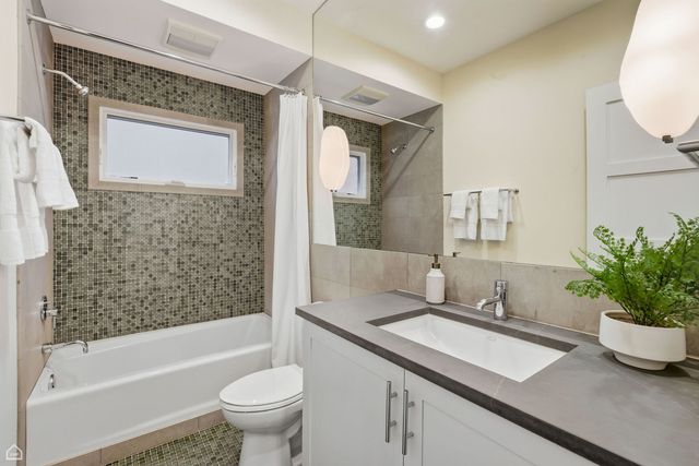 1838 N WOLCOTT Avenue, Chicago, IL 60622