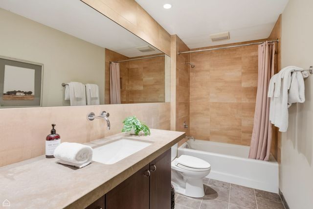 1838 N WOLCOTT Avenue, Chicago, IL 60622