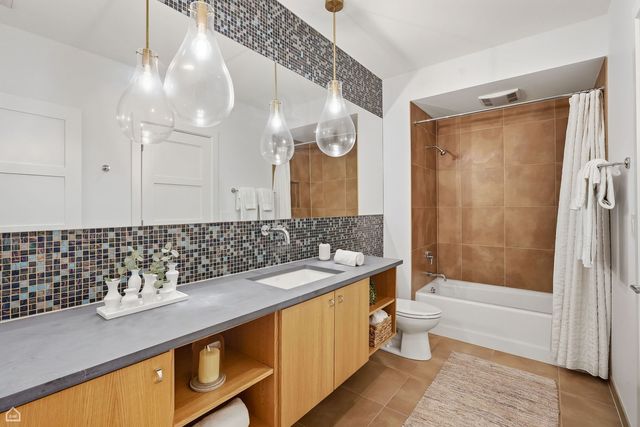 1838 N WOLCOTT Avenue, Chicago, IL 60622