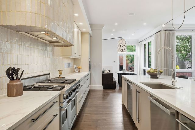 1838 N WOLCOTT Avenue, Chicago, IL 60622