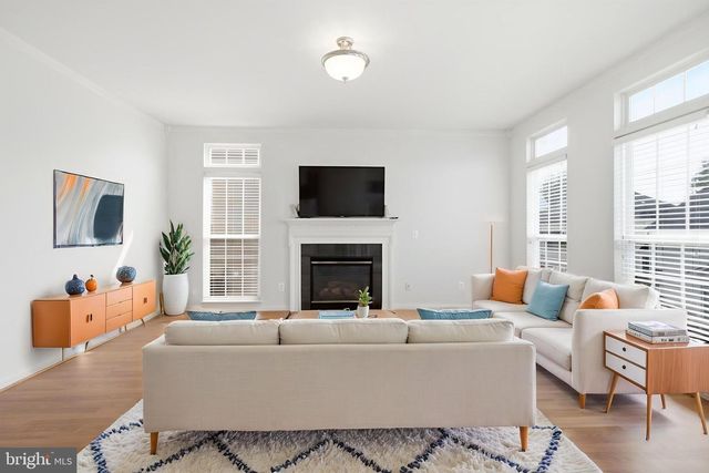 8016 TOWERING OAK WAY, Manassas, VA 20111