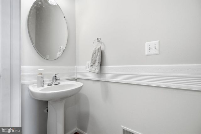 8016 TOWERING OAK WAY, Manassas, VA 20111