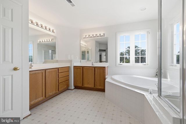 8016 TOWERING OAK WAY, Manassas, VA 20111