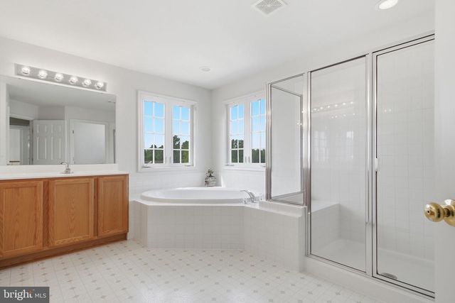 8016 TOWERING OAK WAY, Manassas, VA 20111