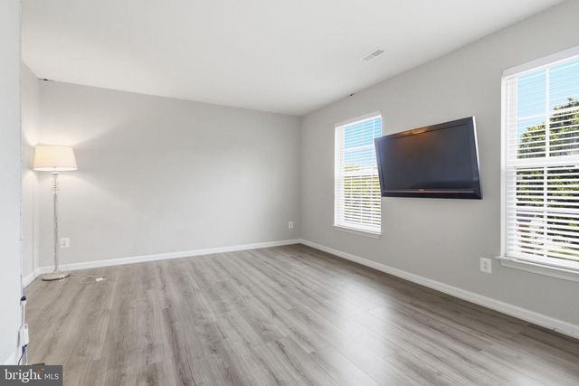 8016 TOWERING OAK WAY, Manassas, VA 20111