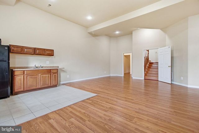 8016 TOWERING OAK WAY, Manassas, VA 20111