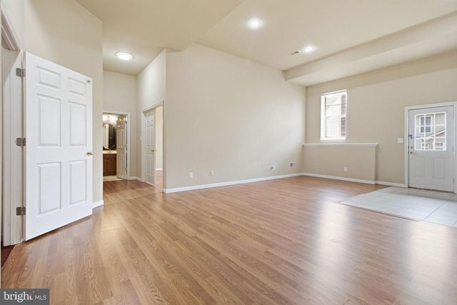 8016 TOWERING OAK WAY, Manassas, VA 20111