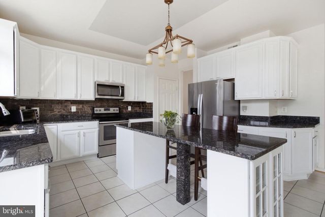8016 TOWERING OAK WAY, Manassas, VA 20111