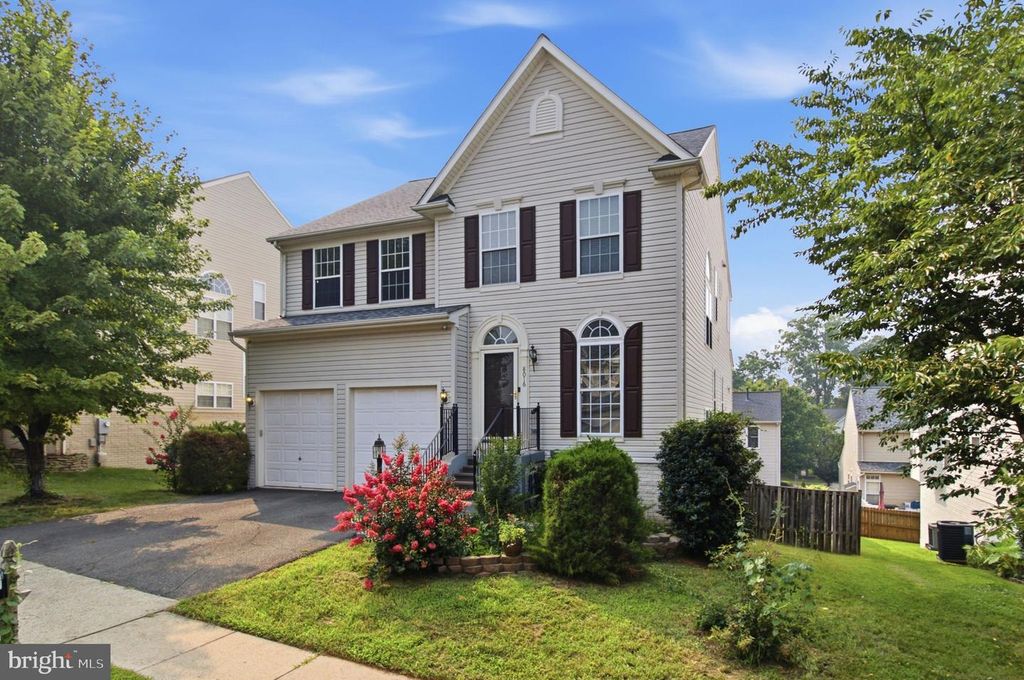 8016 TOWERING OAK WAY, Manassas, VA 20111