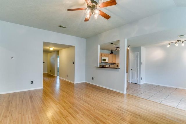 32211 Decker Oaks Drive, Pinehurst, TX 77362