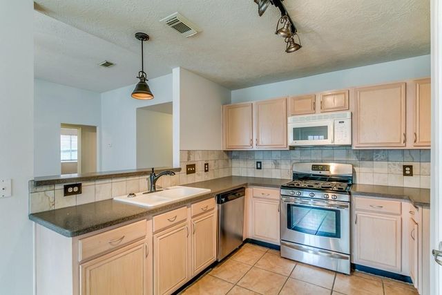 32211 Decker Oaks Drive, Pinehurst, TX 77362