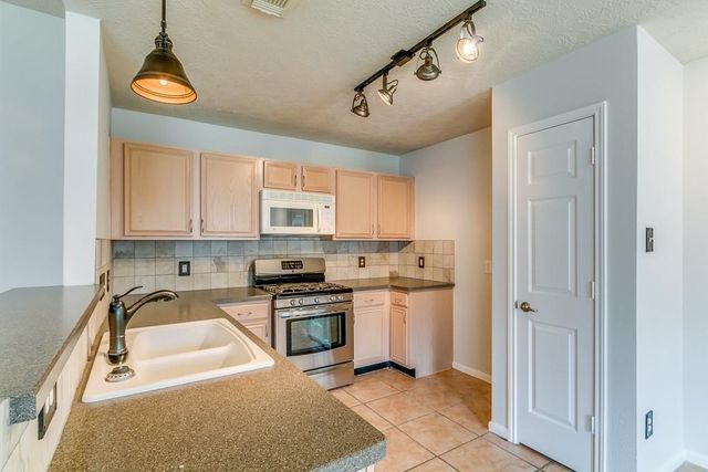 32211 Decker Oaks Drive, Pinehurst, TX 77362