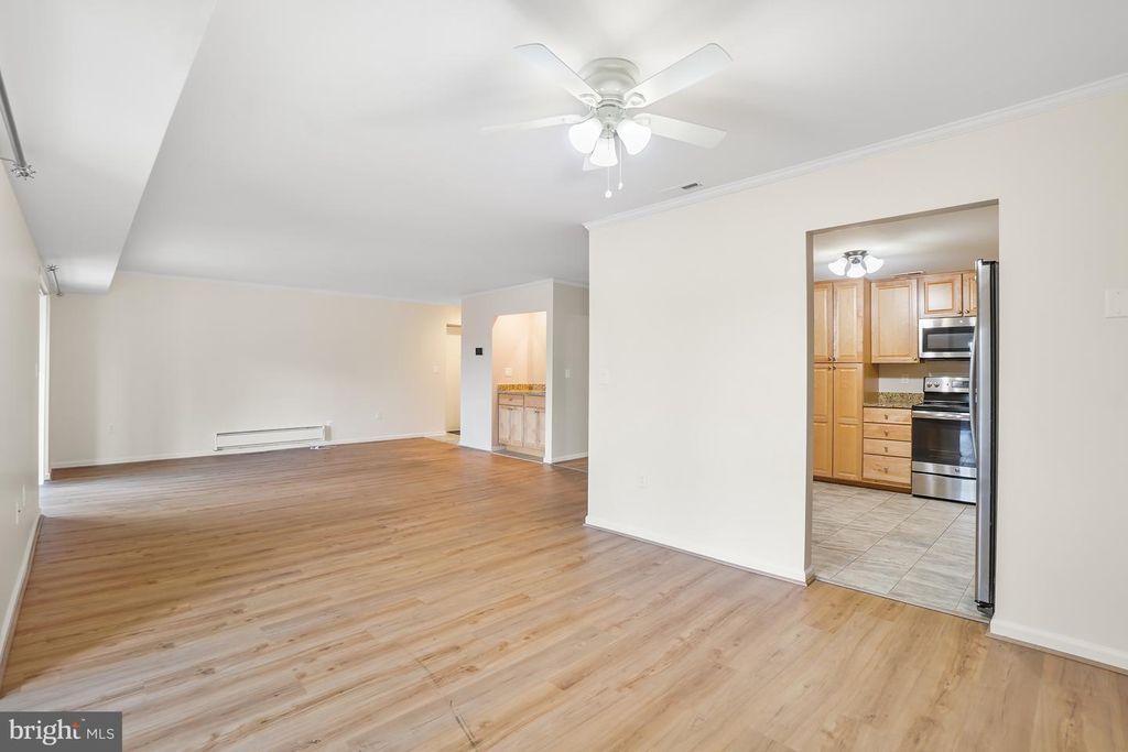 Image 10 of property listing at 15101 GLADE DR #10-3G, Silver Spring, MD 20906