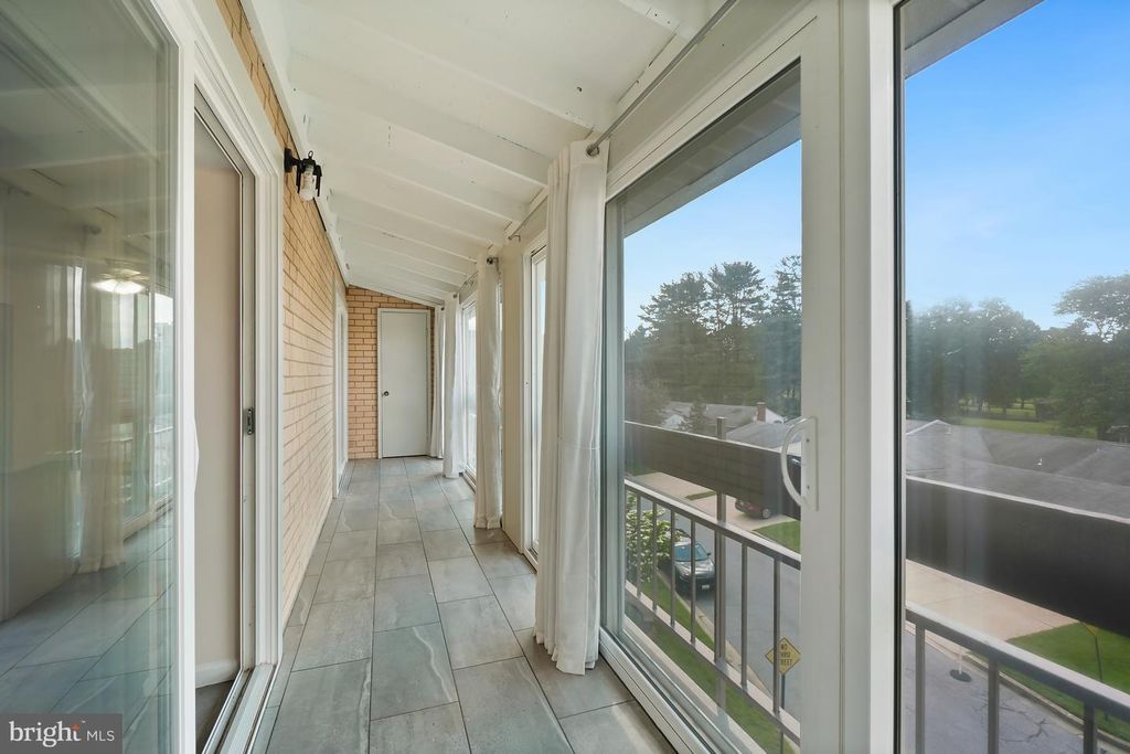 Image 11 of property listing at 15101 GLADE DR #10-3G, Silver Spring, MD 20906