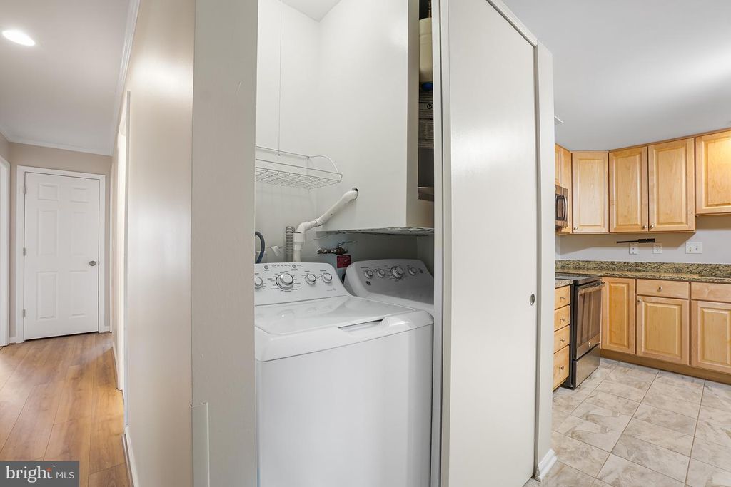 Image 13 of property listing at 15101 GLADE DR #10-3G, Silver Spring, MD 20906