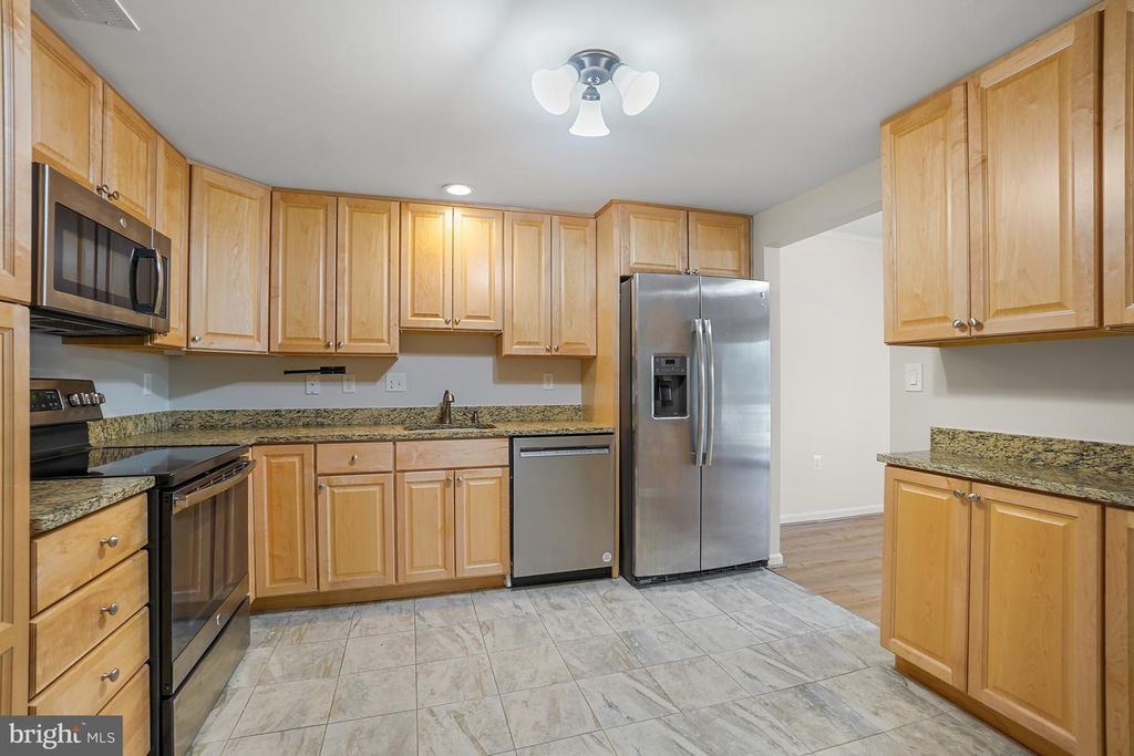 Image 14 of property listing at 15101 GLADE DR #10-3G, Silver Spring, MD 20906