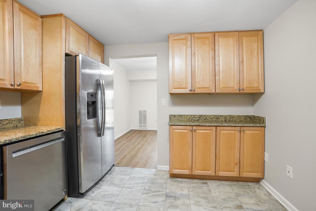 Image 15 of property listing at 15101 GLADE DR #10-3G, Silver Spring, MD 20906