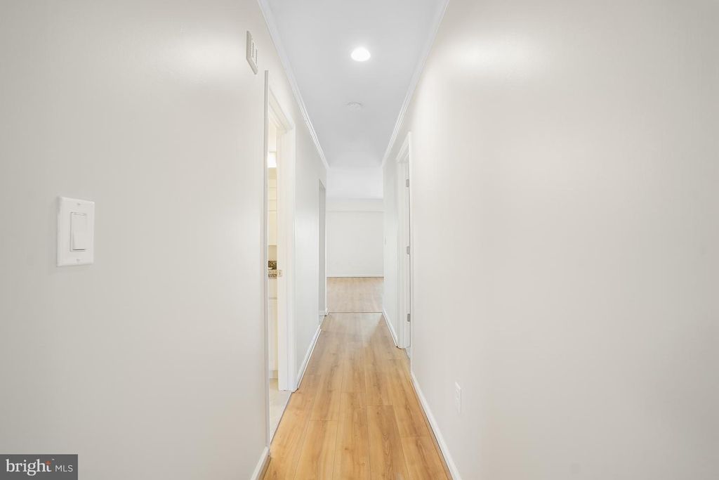 Image 17 of property listing at 15101 GLADE DR #10-3G, Silver Spring, MD 20906