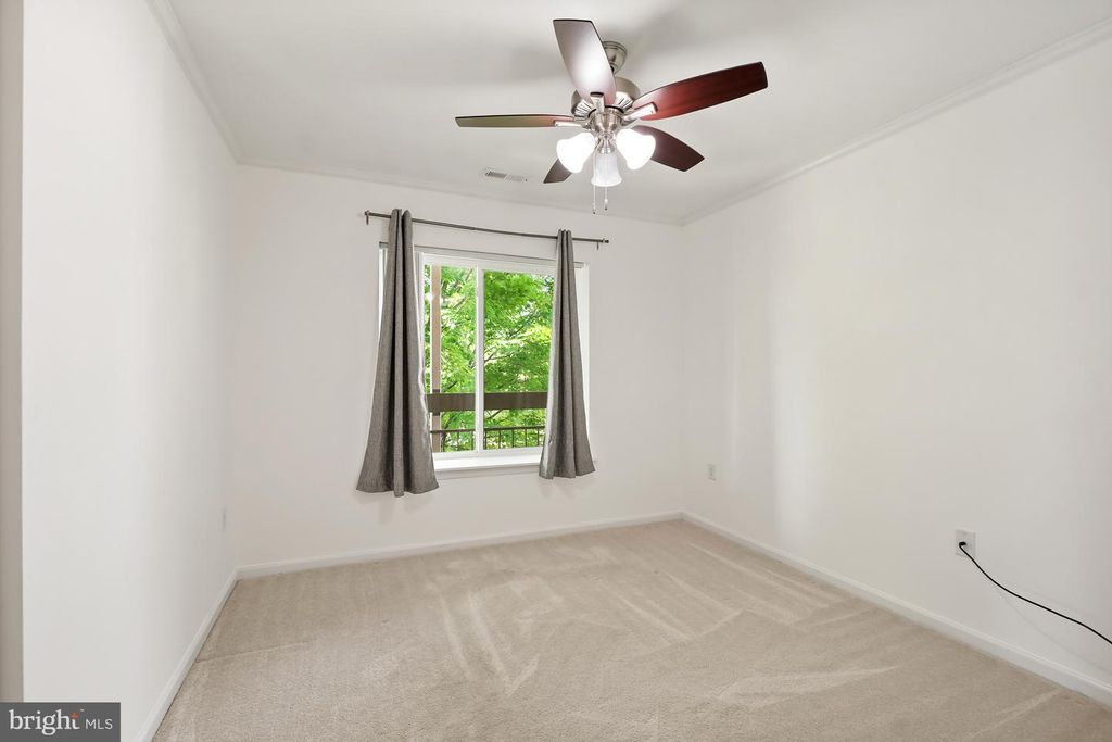 Image 18 of property listing at 15101 GLADE DR #10-3G, Silver Spring, MD 20906