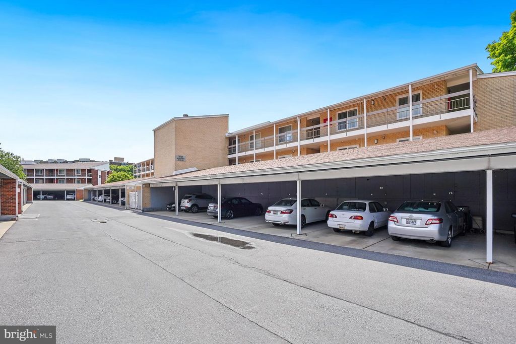 Image 2 of property listing at 15101 GLADE DR #10-3G, Silver Spring, MD 20906