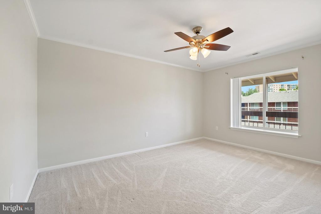 Image 22 of property listing at 15101 GLADE DR #10-3G, Silver Spring, MD 20906