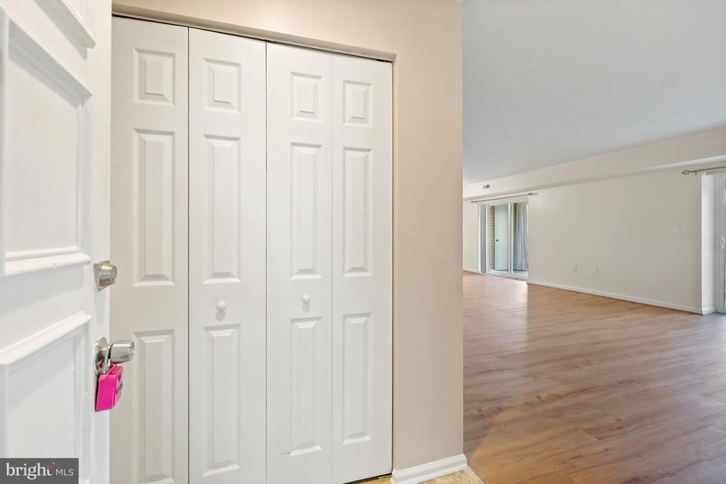 Image 3 of property listing at 15101 GLADE DR #10-3G, Silver Spring, MD 20906