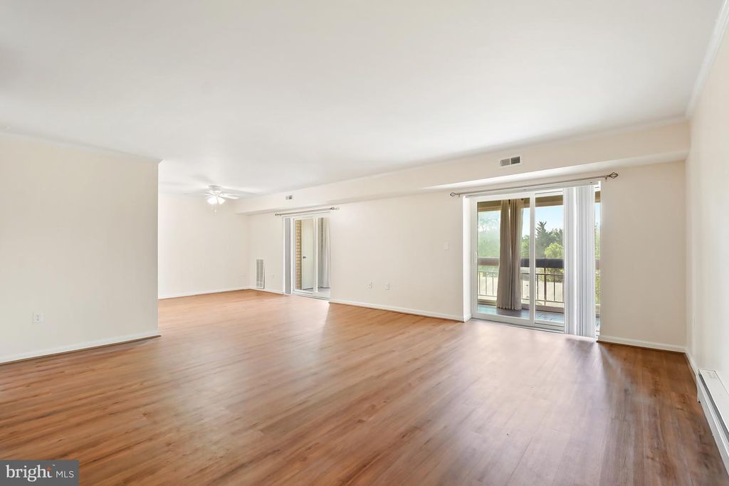 Image 4 of property listing at 15101 GLADE DR #10-3G, Silver Spring, MD 20906