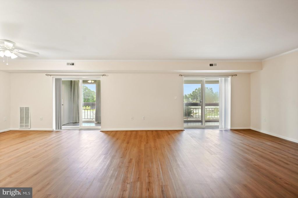 Image 5 of property listing at 15101 GLADE DR #10-3G, Silver Spring, MD 20906