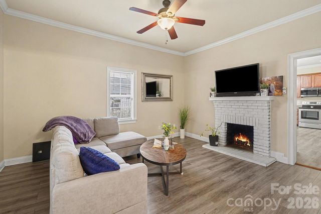 318 E Pressley Avenue, Mooresville, NC 28115