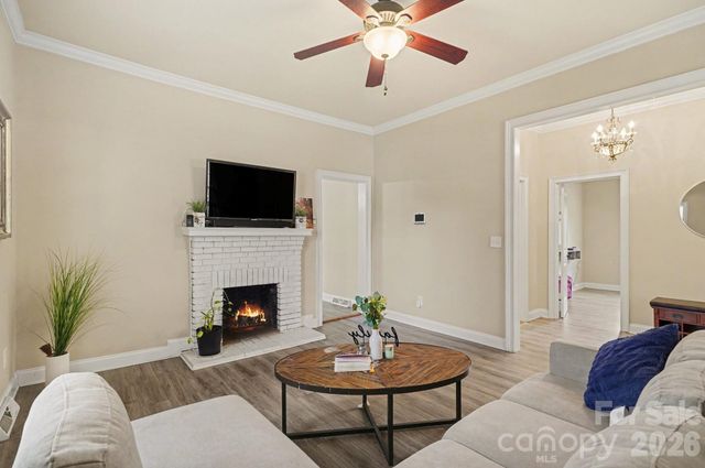 318 E Pressley Avenue, Mooresville, NC 28115