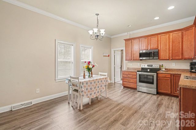 318 E Pressley Avenue, Mooresville, NC 28115