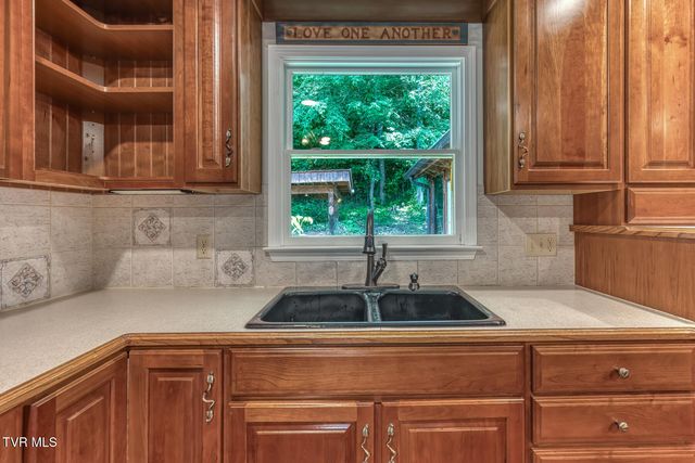 429 Hidden Valley Road, Kingsport, TN 37663