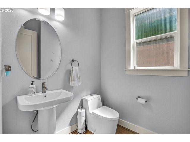 15243 Sw SEINE Dr, Portland, OR 97224